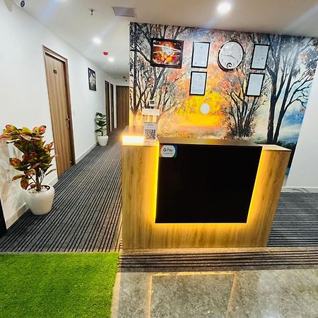 Townhouse Happy Habitat Guest House Грейтър Нойда Екстериор снимка